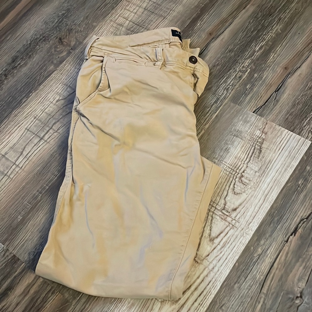 Mens American Eagle chinos. Size 32x34. Next level flex original boot.
